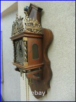 2 Belles Vieux Pendules, Horloges Murales, Avec Figurines, Hermle Et FHS
