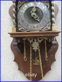 2 Belles Vieux Pendules, Horloges Murales, Avec Figurines, Hermle Et FHS