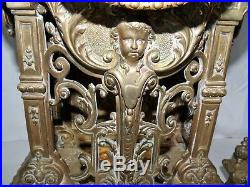 2c Garniture de cheminée style Henry II en bronze doré 19e
