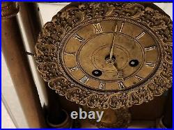 ANCIEN BALANCIER HORLOGE PENDULE / PORTIQUE colonnes EMPIRE BELLE DORURE