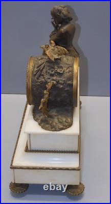 -ANCIENNE PENDULE A POSER MARBRE BLANC SUJET BRONZE XIXe jus de grenier D
