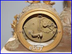 -ANCIENNE PENDULE A POSER MARBRE BLANC SUJET BRONZE XIXe jus de grenier D