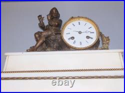 -ANCIENNE PENDULE A POSER MARBRE BLANC SUJET BRONZE XIXe jus de grenier D
