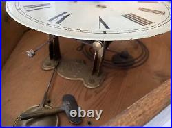 Ancien horloge oeil de boeuf decor nacre deco vintage retro avec cle + pendulier