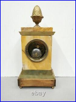Ancienne Pendule / Horloge Borne en Marbre et Bronze. Mouvement à fil