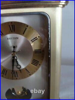 Ancienne Pendule Quartz Rhythm Avec Pendule Rotative En Laiton