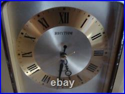 Ancienne Pendule Quartz Rhythm Avec Pendule Rotative En Laiton