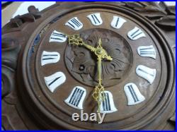 Ancienne Pendule murale en bois forêt noire chiffre cartouche à réviser