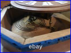 Ancienne Pendule murale en bois forêt noire chiffre cartouche à réviser