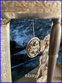 Ancienne Petite Pendule Portique Bronze Dore Mouvement A Fil XIX Siecle