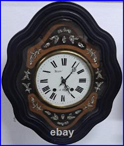 Ancienne horloge murale du XIXe siècle, marqueterie en nacre, fonctionne Ancienne horloge murale du XIXe siècle, marqueterie en nacre, fonctionne