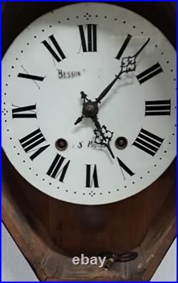 Ancienne horloge murale du XIXe siècle, marqueterie en nacre, fonctionne Ancienne horloge murale du XIXe siècle, marqueterie en nacre, fonctionne