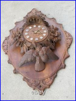 Ancienne horloge murale foret noire BRIENZ bois sculpté black forest nest bird