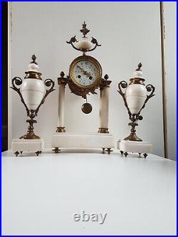 Ancienne pendule Garniture de cheminée en marbre blanc et bronze