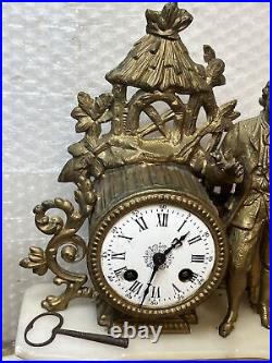 Ancienne pendule horloge en Régule Doré (n. 1)
