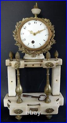 Ancienne pendule portique marbre style Louis XVI horloge Old clock bronze marble