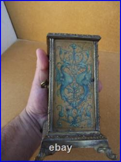 Ancienne pendule réveil d officier en bronze décors lithographier de chiméres