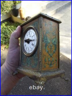 Ancienne pendule réveil d officier en bronze décors lithographier de chiméres