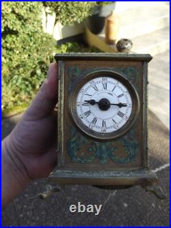 Ancienne pendule réveil d officier en bronze décors lithographier de chiméres