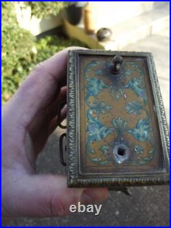 Ancienne pendule réveil d officier en bronze décors lithographier de chiméres