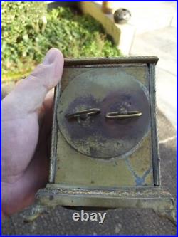 Ancienne pendule réveil d officier en bronze décors lithographier de chiméres