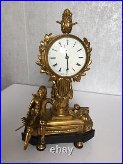 Ancienne petite pendule bronze doré XIXème personnage XVIII