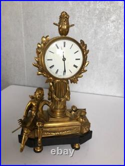 Ancienne petite pendule bronze doré XIXème personnage XVIII