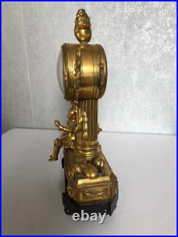 Ancienne petite pendule bronze doré XIXème personnage XVIII