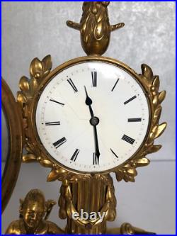 Ancienne petite pendule bronze doré XIXème personnage XVIII