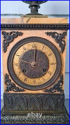 Antique Pendule horloge Borne marbre Bronze décor Angelots à réviser