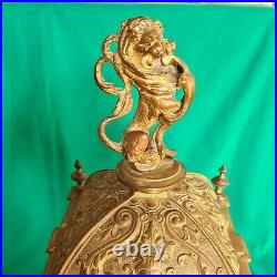 Antiquite Pendule Bronze Cathédrale & Lion Hauteur 40cm Largeur 16,5 CM
