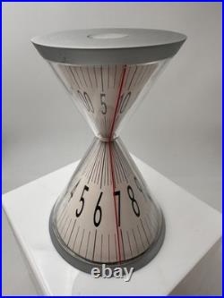 Atypique et hypnotique pendulette sablier design by David DEAR 2003 Atypique et hypnotique pendulette sablier design by David DEAR 2003