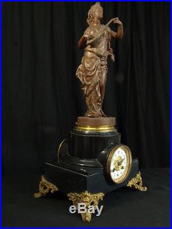 Belle Pendule Louis XV Statue Muse Mandoline signé Marti Marbre Clock 19e