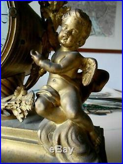 Belle pendule Amant Paris bronze doré XVIII anges putti angel horloge Ronsard