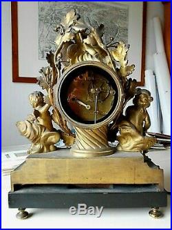 Belle pendule Amant Paris bronze doré XVIII anges putti angel horloge Ronsard