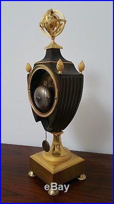 Belle pendule d'epoque Empire en bronze patiné et doré Sphere armillaire TTBE