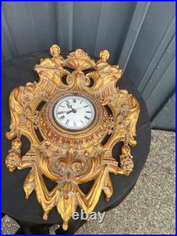 Cartel forme écusson de Style L XVI doré/Horloge