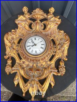 Cartel forme écusson de Style L XVI doré/Horloge