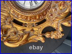 Cartel forme écusson de Style L XVI doré/Horloge