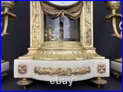 Exceptionnelle garniture de cheminée Louis XVI en bronze doré et marbre blanc Exceptionnelle garniture de cheminée Louis XVI en bronze doré et marbre blanc