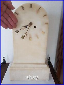 GRANDE PENDULE BORNE DEBUT 19EME ALBATRE BLANC siglée GILLIOT PARIS CAILLY GRANDE PENDULE BORNE DEBUT 19EME ALBATRE BLANC siglée GILLIOT PARIS CAILLY