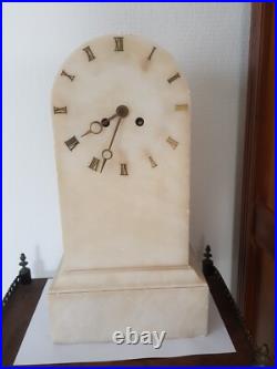 GRANDE PENDULE BORNE DEBUT 19EME ALBATRE BLANC siglée GILLIOT PARIS CAILLY GRANDE PENDULE BORNE DEBUT 19EME ALBATRE BLANC siglée GILLIOT PARIS CAILLY