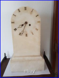 GRANDE PENDULE BORNE DEBUT 19EME ALBATRE BLANC siglée GILLIOT PARIS CAILLY GRANDE PENDULE BORNE DEBUT 19EME ALBATRE BLANC siglée GILLIOT PARIS CAILLY