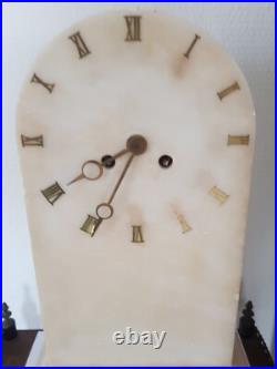 GRANDE PENDULE BORNE DEBUT 19EME ALBATRE BLANC siglée GILLIOT PARIS CAILLY GRANDE PENDULE BORNE DEBUT 19EME ALBATRE BLANC siglée GILLIOT PARIS CAILLY