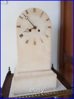 GRANDE PENDULE BORNE DEBUT 19EME ALBATRE BLANC siglée GILLIOT PARIS CAILLY GRANDE PENDULE BORNE DEBUT 19EME ALBATRE BLANC siglée GILLIOT PARIS CAILLY