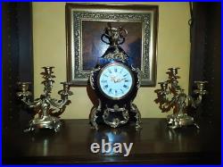 Garniture de Cheminée Pendule signée Hour Lavigne et Paire de Candélabres