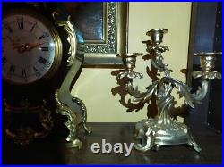 Garniture de Cheminée Pendule signée Hour Lavigne et Paire de Candélabres Garniture de Cheminée Pendule signée Hour Lavigne et Paire de Candélabres