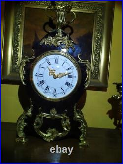 Garniture de Cheminée Pendule signée Hour Lavigne et Paire de Candélabres