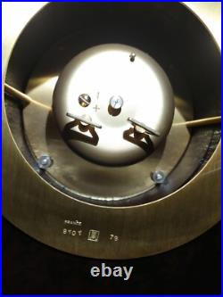 Garniture de Cheminée Pendule signée Hour Lavigne et Paire de Candélabres Garniture de Cheminée Pendule signée Hour Lavigne et Paire de Candélabres