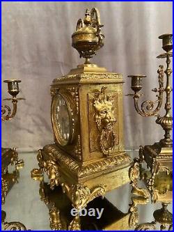 Garniture de cheminée en bronze pendule cartel paire candélabre style Louis XIV